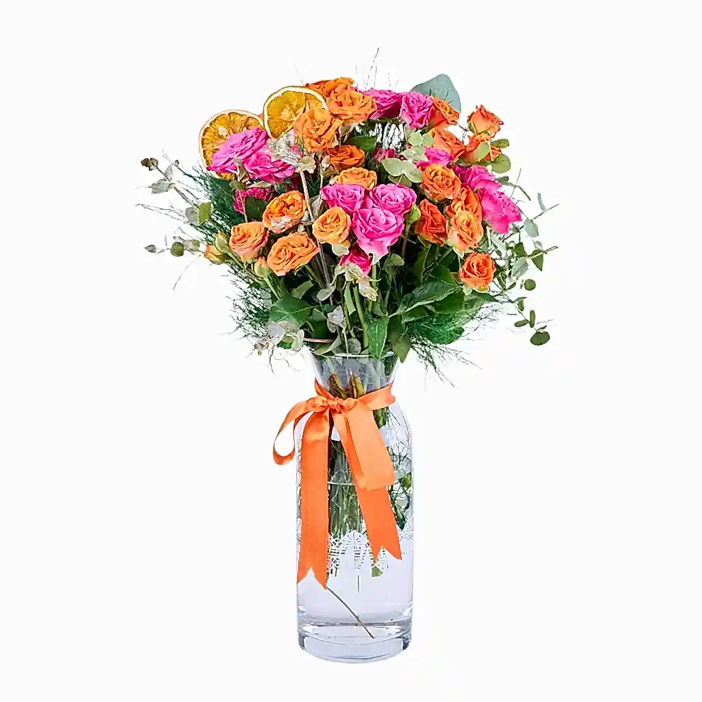 Vazoda Renkli Çardak Güller