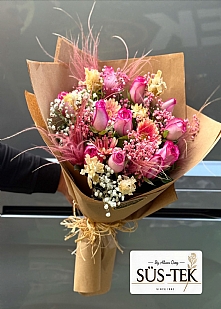 15 Pembe Gül Butik Tasarım Ürünler Buketi