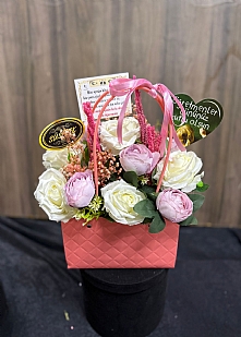 Pembe Çantada Yapay Karnaval Arajman 3